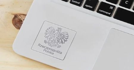 Czy można odkleić naklejki z laptopa dla ucznia? Nie, ale radę dasz