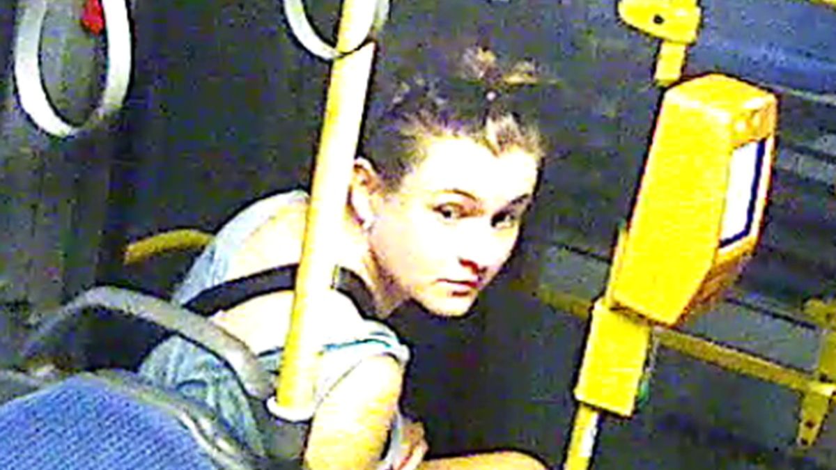 Policja poszukuje kobietę widoczną na zdjęciu z kamery 