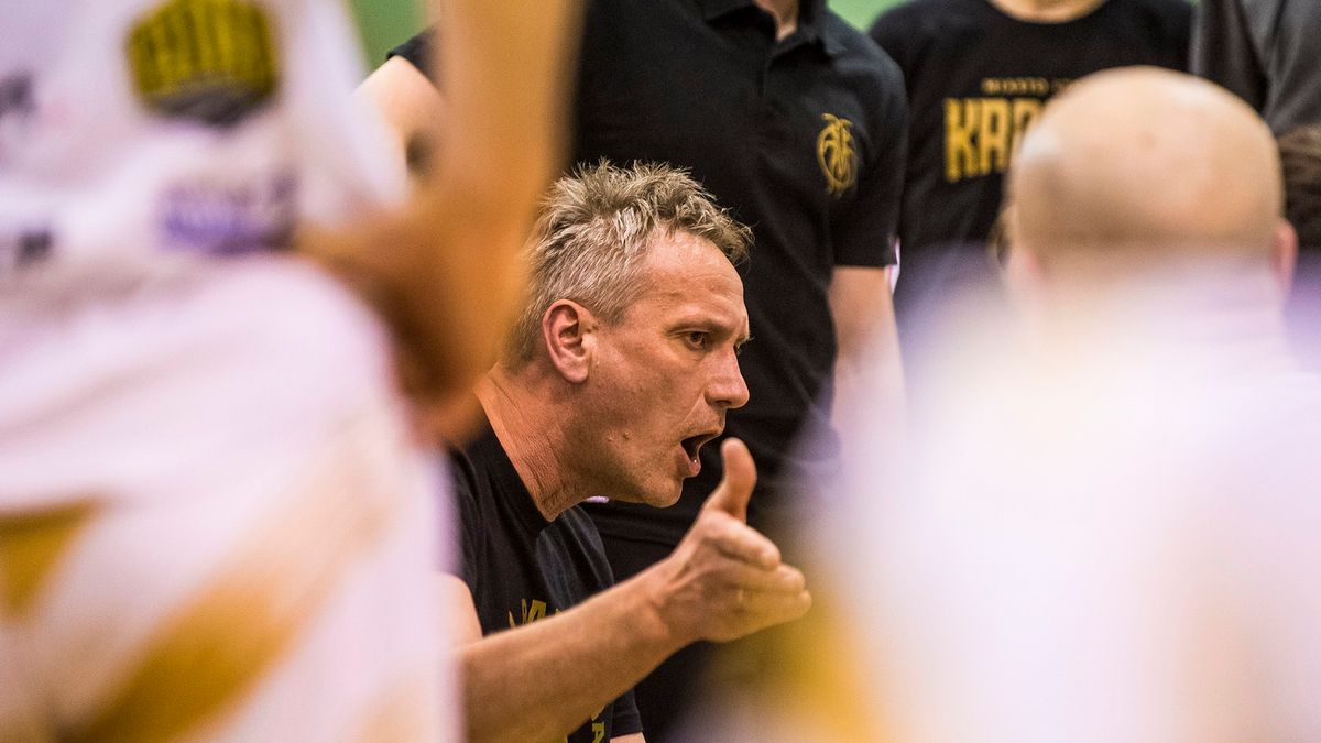 WP SportoweFakty / Karol Słomka / Na zdjęciu: Roman Prawica, trener Miasta Szkła Krosno