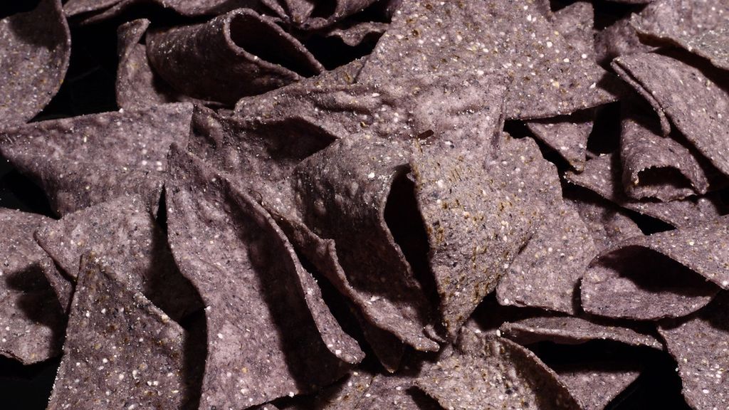 Mąka pełnoziarnista z niebieskiej kukurydzy