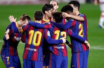 La Liga. Barcelona - Deportivo Alaves: koncert duetu Messi - Trincao. Rywal na kolanach