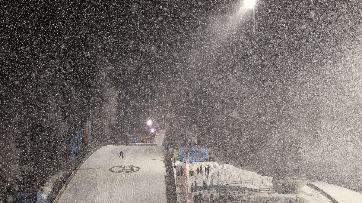 Getty Images / Alexander Hassenstein / Na zdjęciu skocznia w Bischofshofen podczas śnieżycy