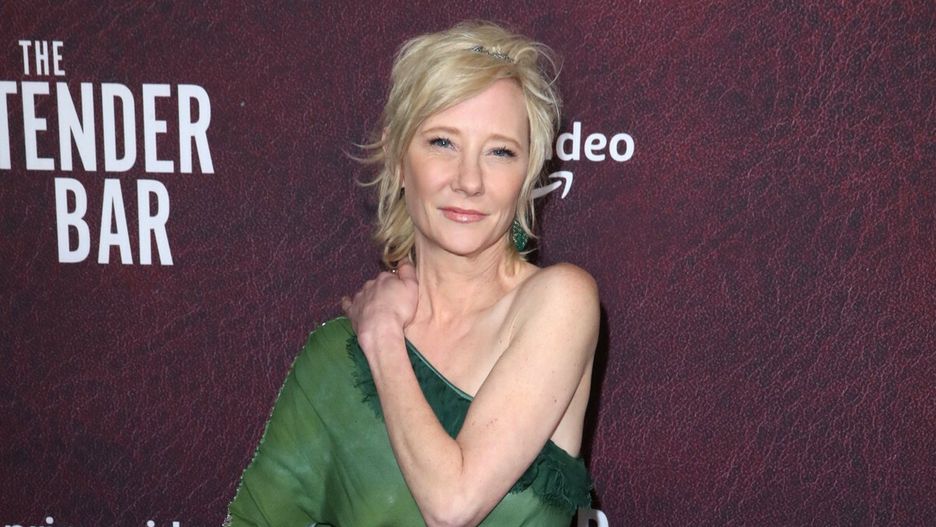 Anne Heche miała uciekać z miejsca wypadku, gdy uderzyła dom i wznieciła pożar