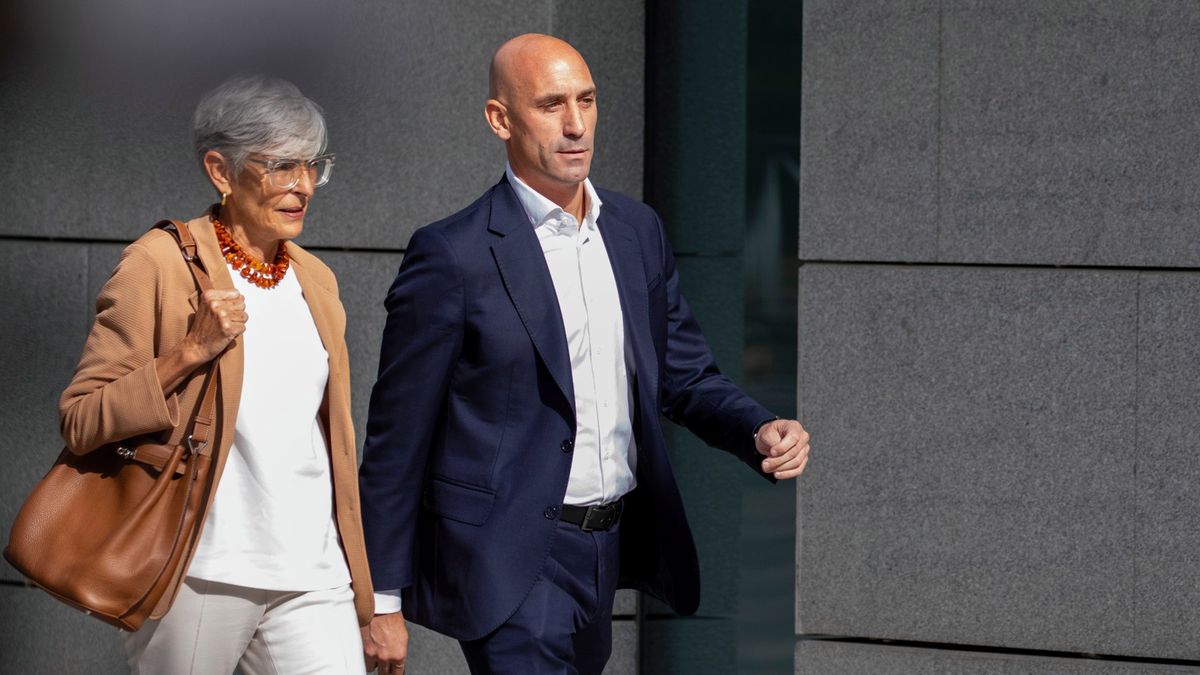 Zdjęcie okładkowe artykułu: Getty Images /  / Na zdjęciu: Luis Rubiales (po prawej)