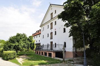 Milowy krok dla płockiego archiwum. Podpisano umowę na kompleksową modernizację budynku