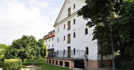 Milowy krok dla płockiego archiwum. Podpisano umowę na kompleksową modernizację budynku