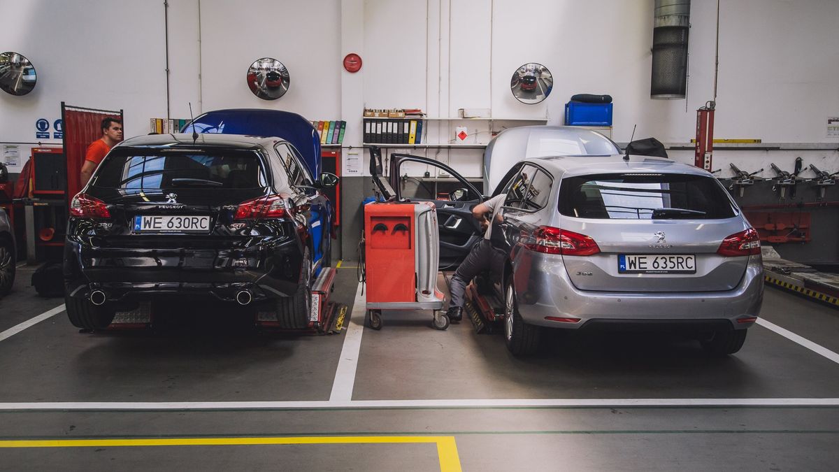 Serwis samochodowy (zdjęcie ilustracyjne)