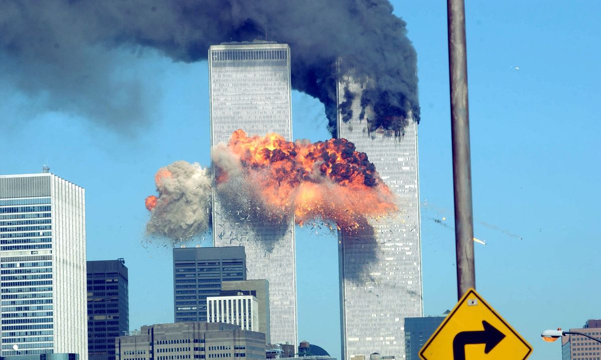 Uchwycony moment uderzenia drugiego samolotu w WTC