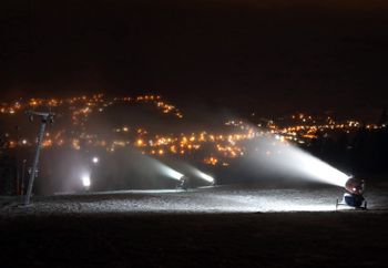 Ruszyły armatki śnieżne w Małopolsce – start sezonu zimowego coraz bliżej