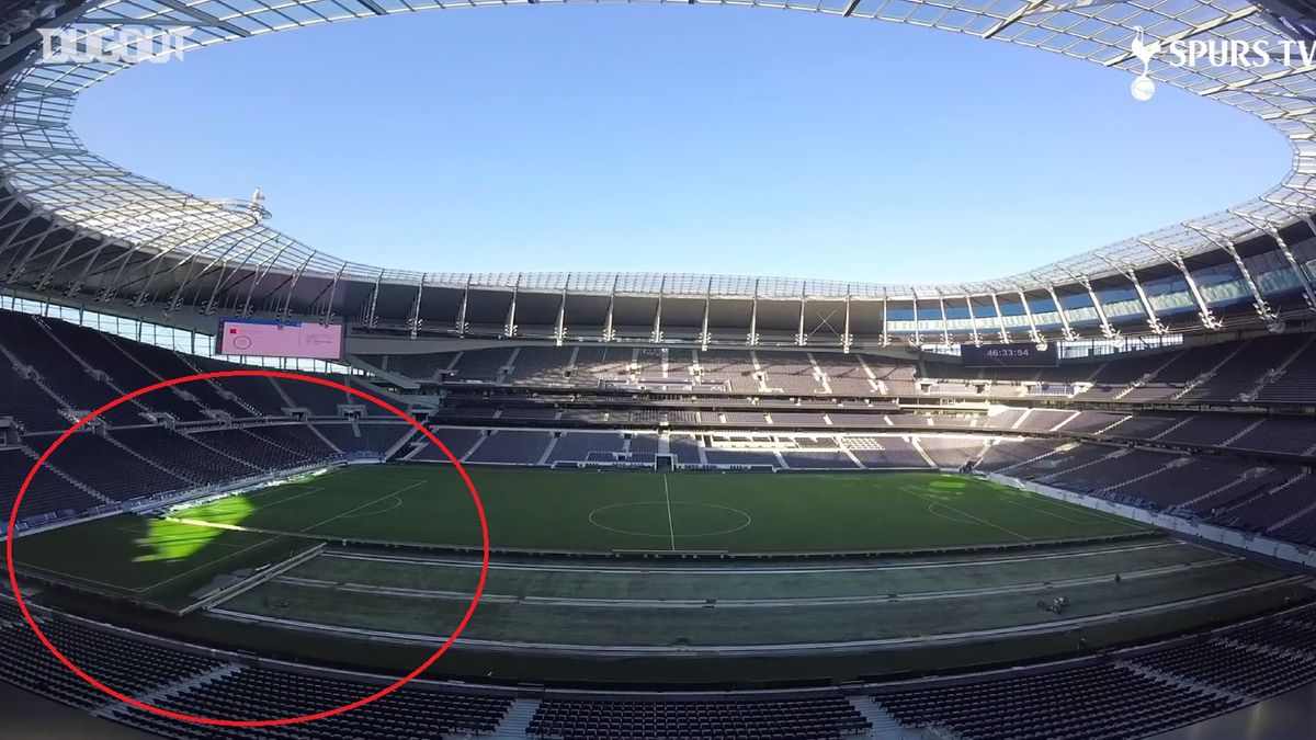 Zdjęcie okładkowe artykułu: Materiały prasowe / Dugout / Na zdjęciu: zmiana nawierzchni na stadionie Tottenhamu