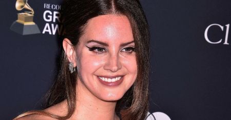 Lana del Rey się ZARĘCZYŁA! Kim jest narzeczony piosenkarki? (FOTO)