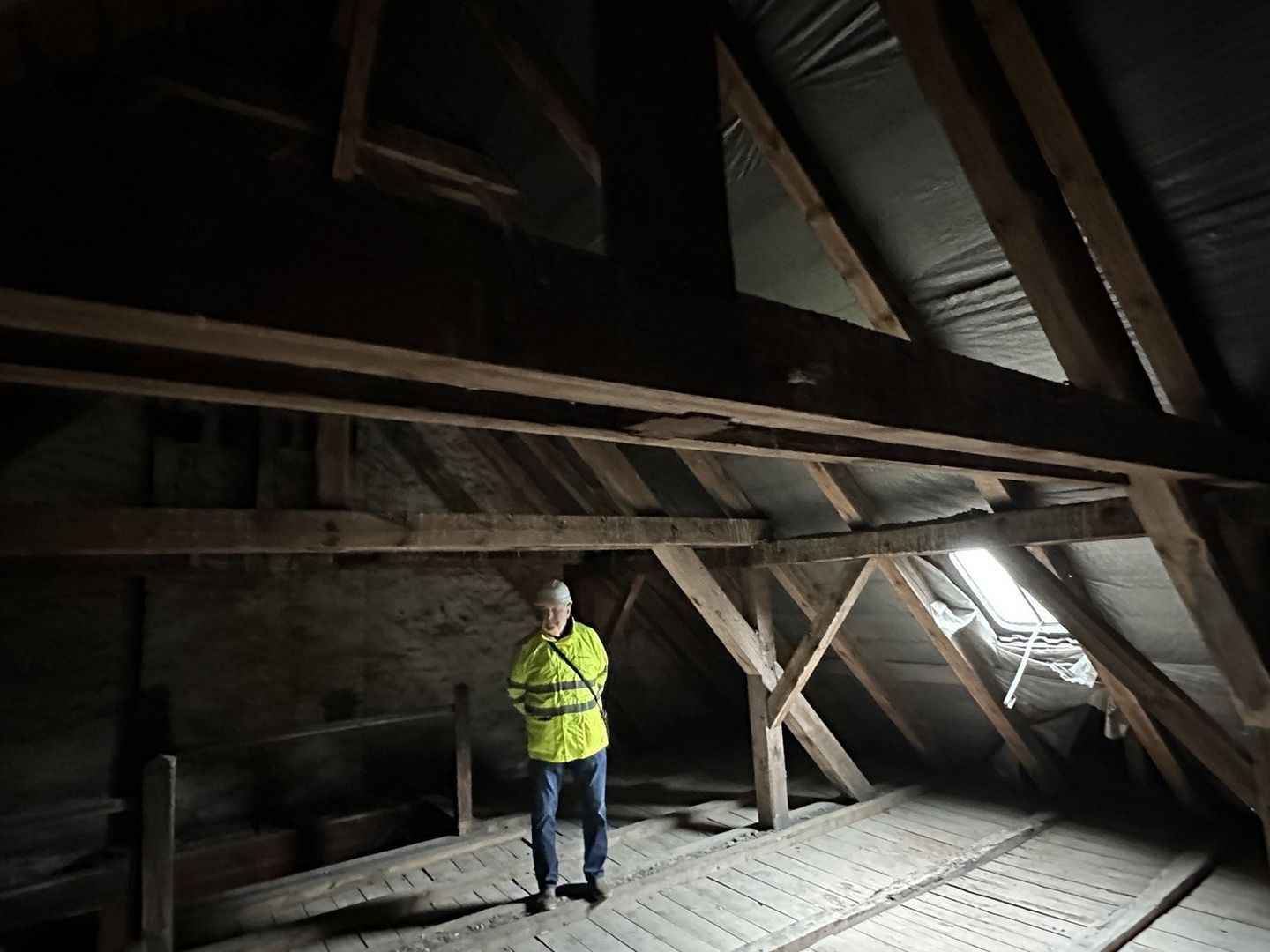 Pracownia architektoniczna z Poznania proponowała dach z płyty szklanej. Właściciel nie zdecydował się na tak awangardową propozycję