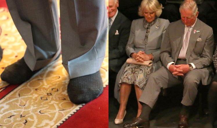 Król Karol III podczas wizyty w meczecie zaliczył wpadkę