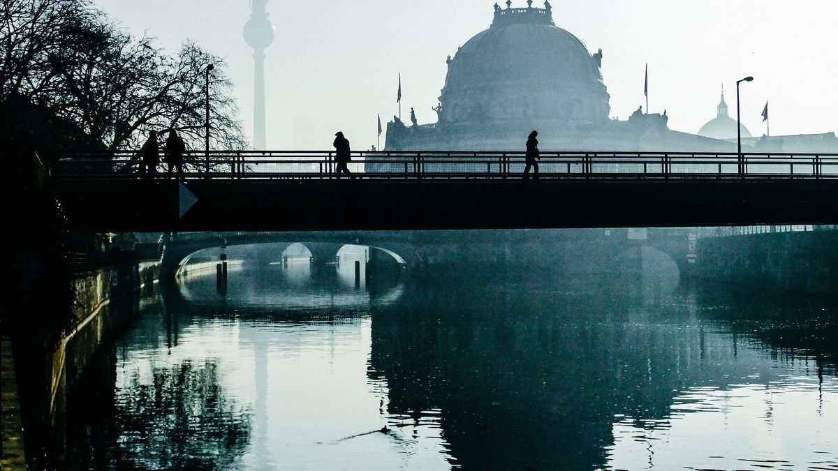 Częściowe ograniczenia w kraju zostały wprowadzone 2 listopada, a w połowie grudnia rozszerzono je do pełnego lockdownu. 