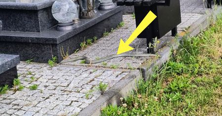 "Było ich z 10". Taki widok na cmentarzu