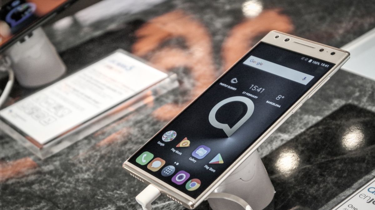 Alcatel 5, czyli bardzo nietypowy pomysł na małe ramki. Widziałem ten dziwaczny telefon na żywo 1