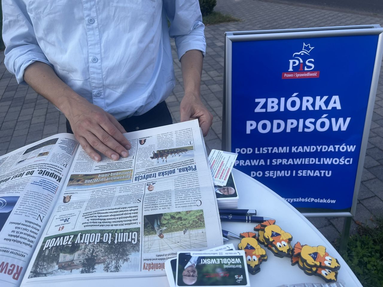 Politycy PiS zbierają podpisy pod listą kandydatów komitetu, choć konkretne nazwiska nie zostały jeszcze zaprezentowane przez partię rządzącą