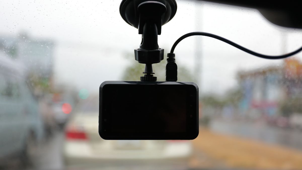 Do czego służy naklejka elektrostatyczna na szybę?