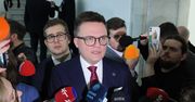 Szarpanina pod Sejmem. Hołownia: będą konsekwencje finansowe