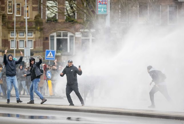 Holandia. Zamieszki na ulicach Amsterdamu i Eindhoven