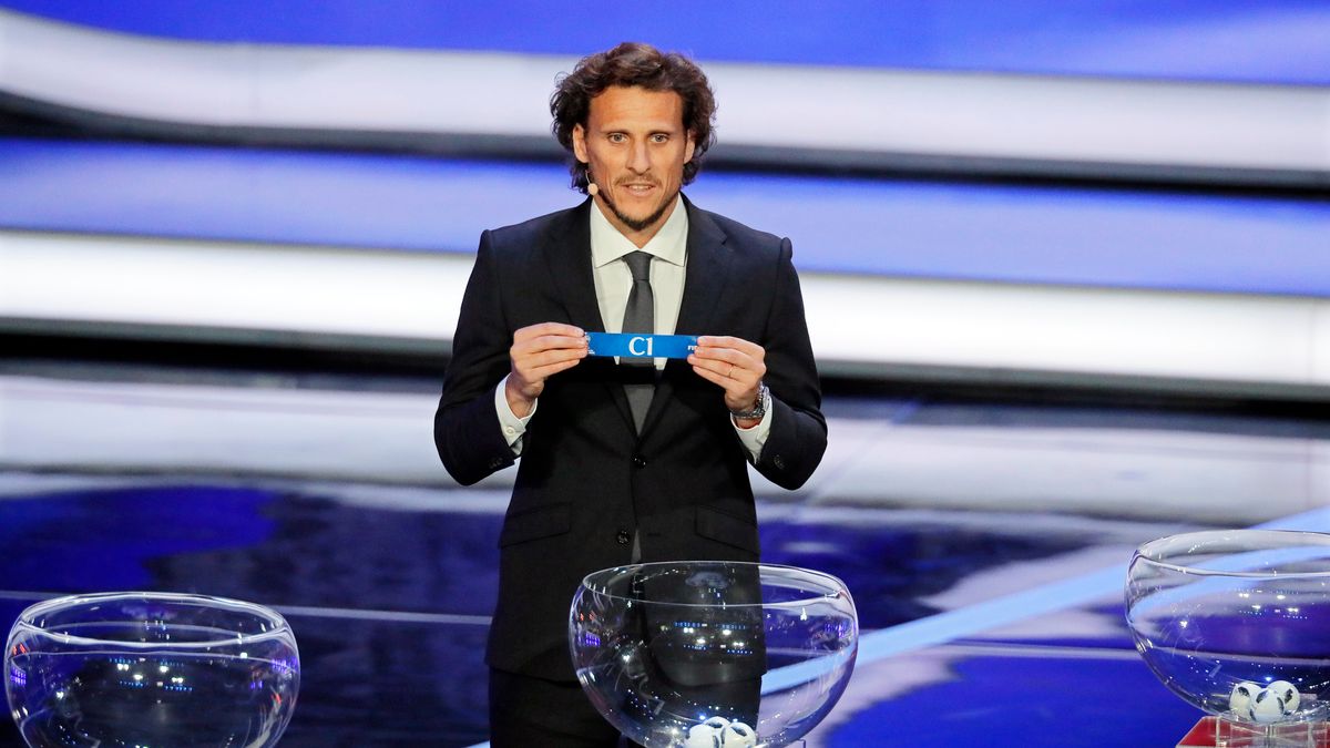 PAP/EPA / EPA/YURI KOCHETKOV / Na zdjęciu: Diego Forlan