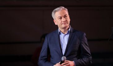 Mocny wpis Roberta Biedronia. Na grafice Jarosław Kaczyński