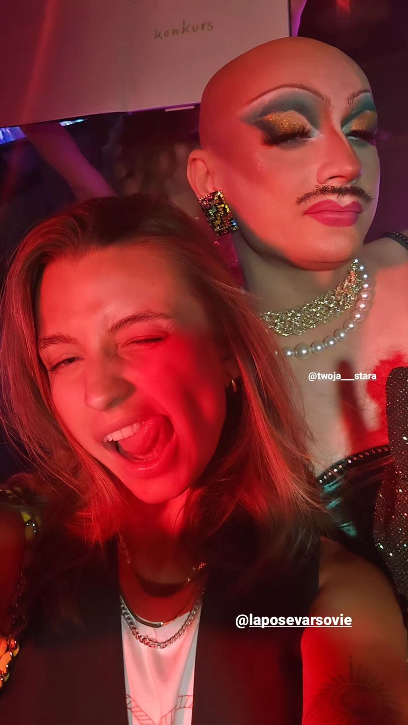 Julia Wieniawa w trakcie zabawy w klubie queerowym