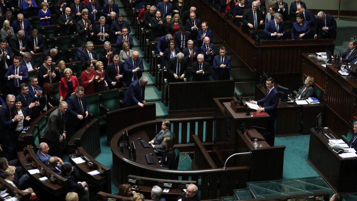 Premier "pacyfikował" opozycję słowami biskupa