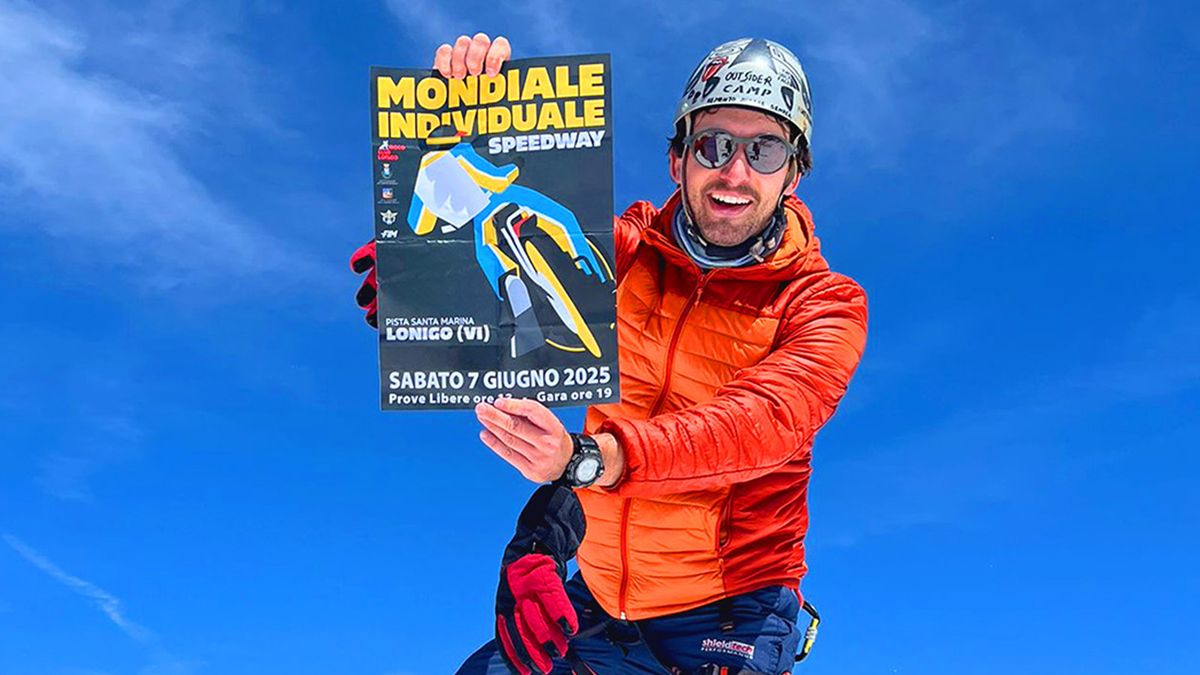 Facebook / Moto Club Lonigo / Na zdjęciu: Edoardo Pilotto z plakatem zawodów w Lonigo