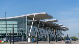 Jedno z największych polskich lotnisk będzie zamknięte. "Wybraliśmy najniższy możliwy sezon"
