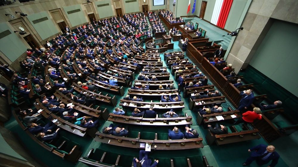 Za przyjęciem planów wydatków państwa było 240 posłów. Przeciw głosowało 185, dwóch wstrzymało się od głosu.