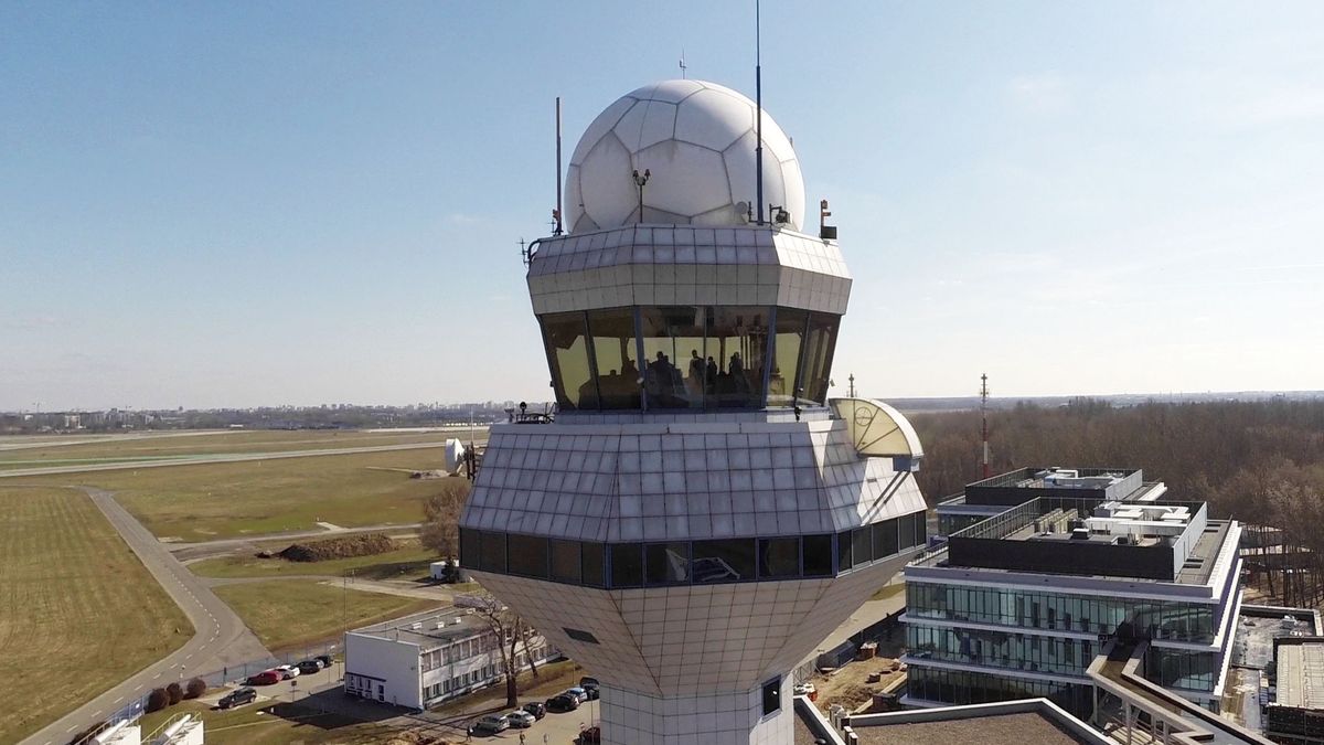 Kontrolerzy ruchu lotniczego wypracowali nowe zapisy regulaminu wynagradzania. Musi go podpisać minister infrastruktury