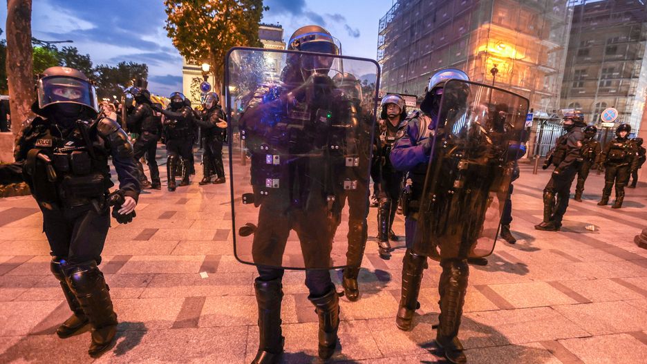 We Francji trwają potężne zamieszki i starcia z policją