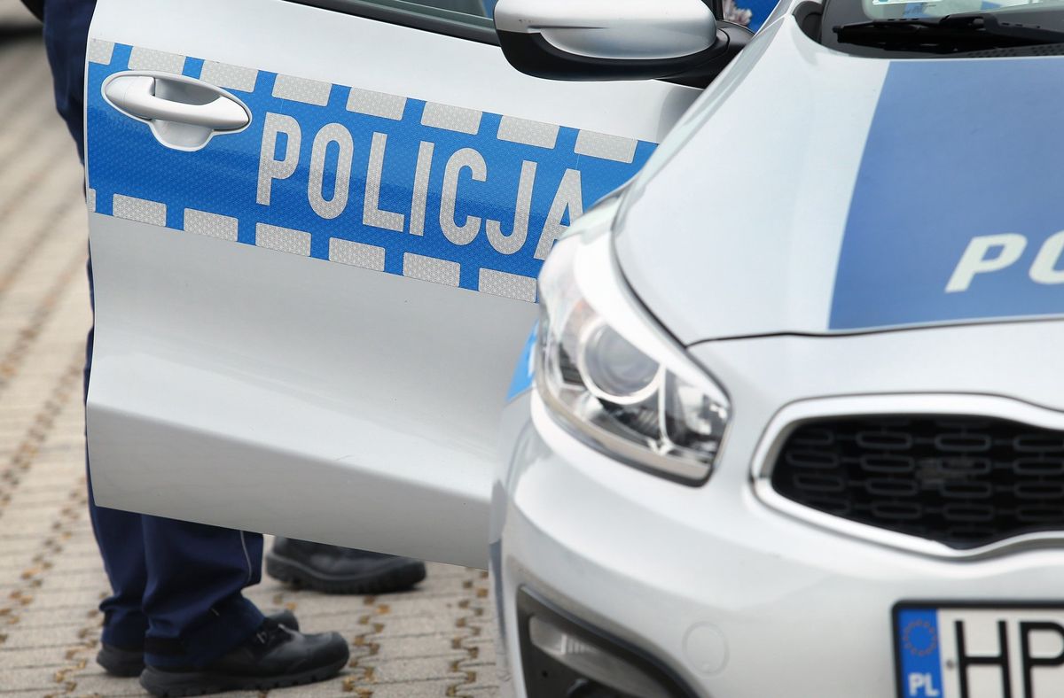 Warszawa. Policjanci chcieli zatrzymać do kontroli kierowcę, który zaczął uciekać