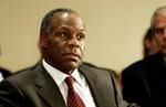 Danny Glover jedzie ze świnką do Meksyku