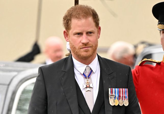 Książę Harry przyleciał na koronację bez Meghan Markle