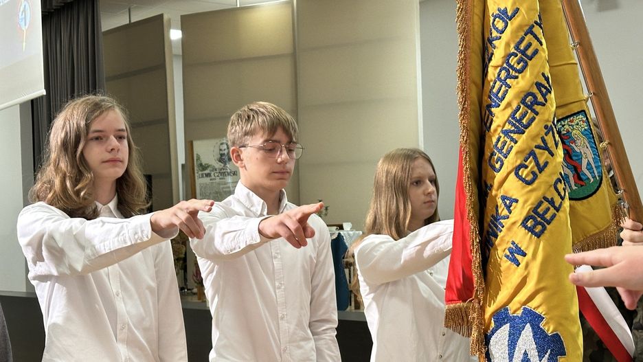 Ślubowanie klas pierwszych i dzień patrona w ZSP nr 1 - &#34;Energetyku&#34; w Bełchatowie