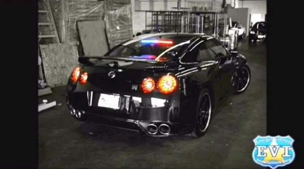 Nissan GT-R jako nieoznakowany radiowóz [wideo]