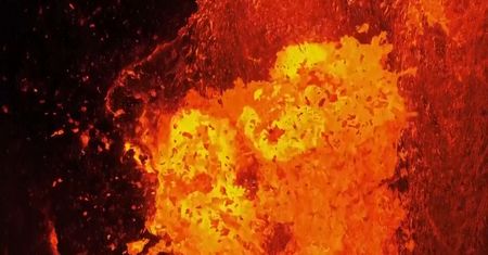 Wulkan na Islandii obudził się. Lawa, dym i ostrzeżenia dla mieszkańców