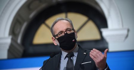 Koronawirus. Znowu lockdown? Nieoficjalne wieści rozwścieczą przedsiębiorców