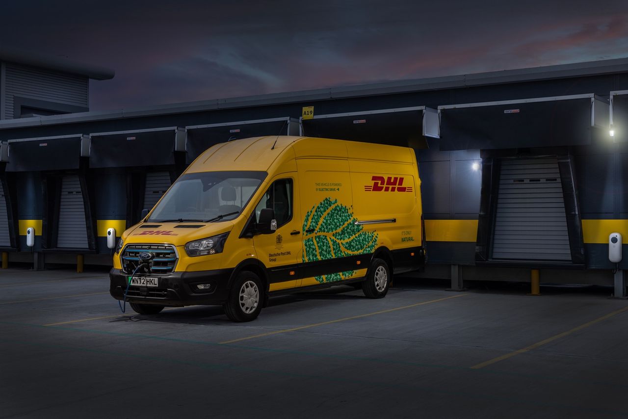 Ford Pro i Deutsche Post DHL Group łączą siły, by dostawy do adresata realizowały na całym świecie pojazdy elektryczne