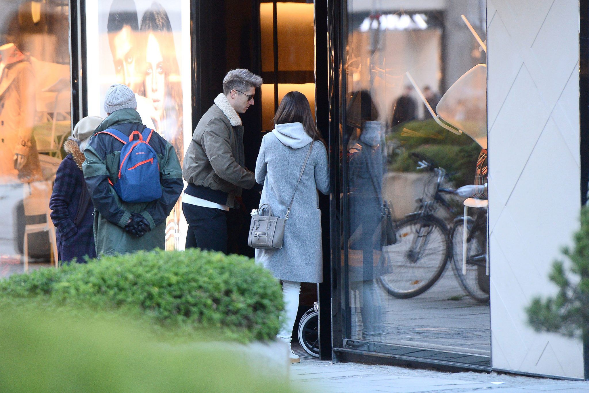 Robert i Ania Lewandowscy spacerują po centrum Monachium