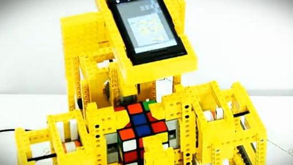 Człowiek vs Motorola Milestone - kto szybciej ułoży kostkę Rubika? 1