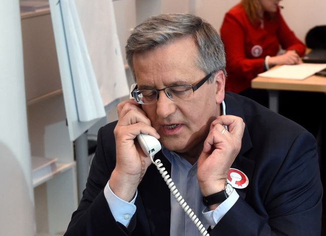 Komorowski zainaugurował akcję "Telefon do przyjaciela"