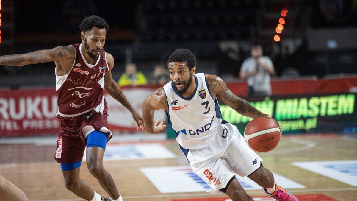 PAP / Tytus Żmijewski / Na zdjęciu: Jacobi Boykins (z lewej)