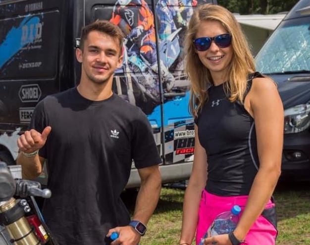 Wiktor Jasiński i Karolina Jasińska wspierają się na swoich zawodach. On wybrał żużel, a jego siostra motocross (fot. Tomasz Kuczyński)