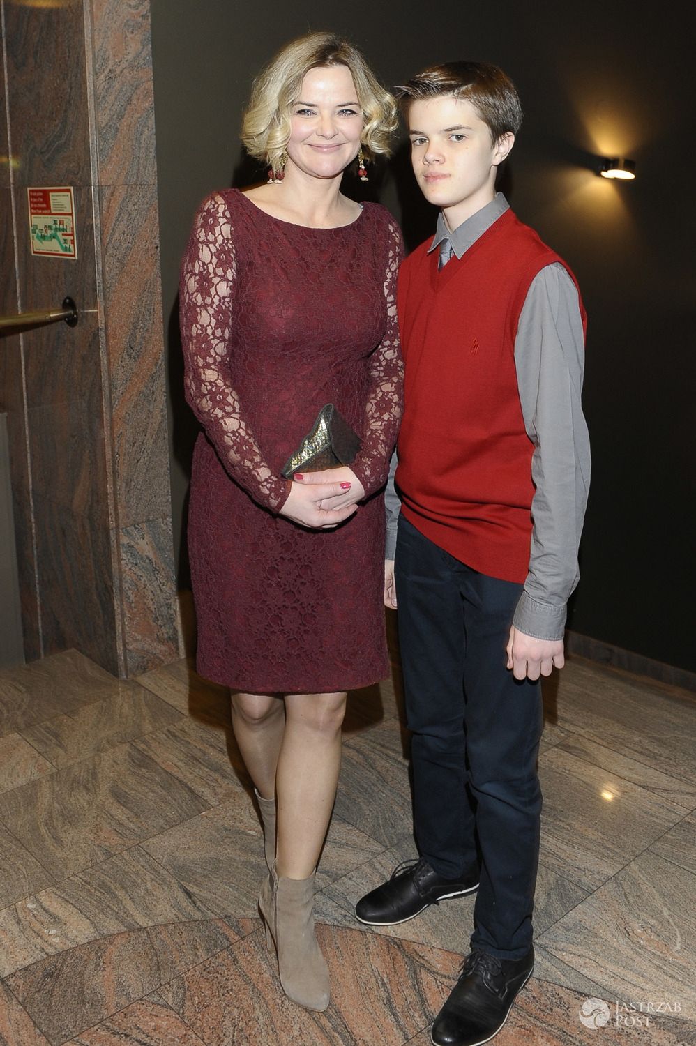 Monika Zamachowska z synem na premierze spektaklu Frankenstein w Teatrze Syrena