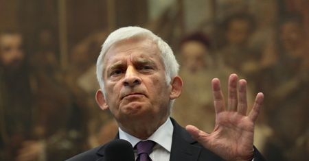 Jean-Claude Juncker szefem Komisji Europejskiej. Jerzy Buzek przestrzega