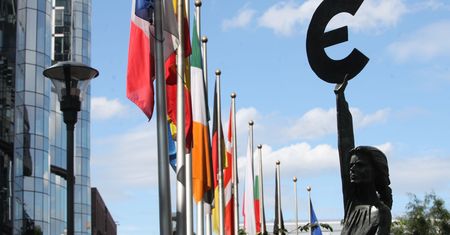 Zakrocki: Polska potrzebuje z UE pieniędzy, a będzie miała próbę sił [OPINIA]