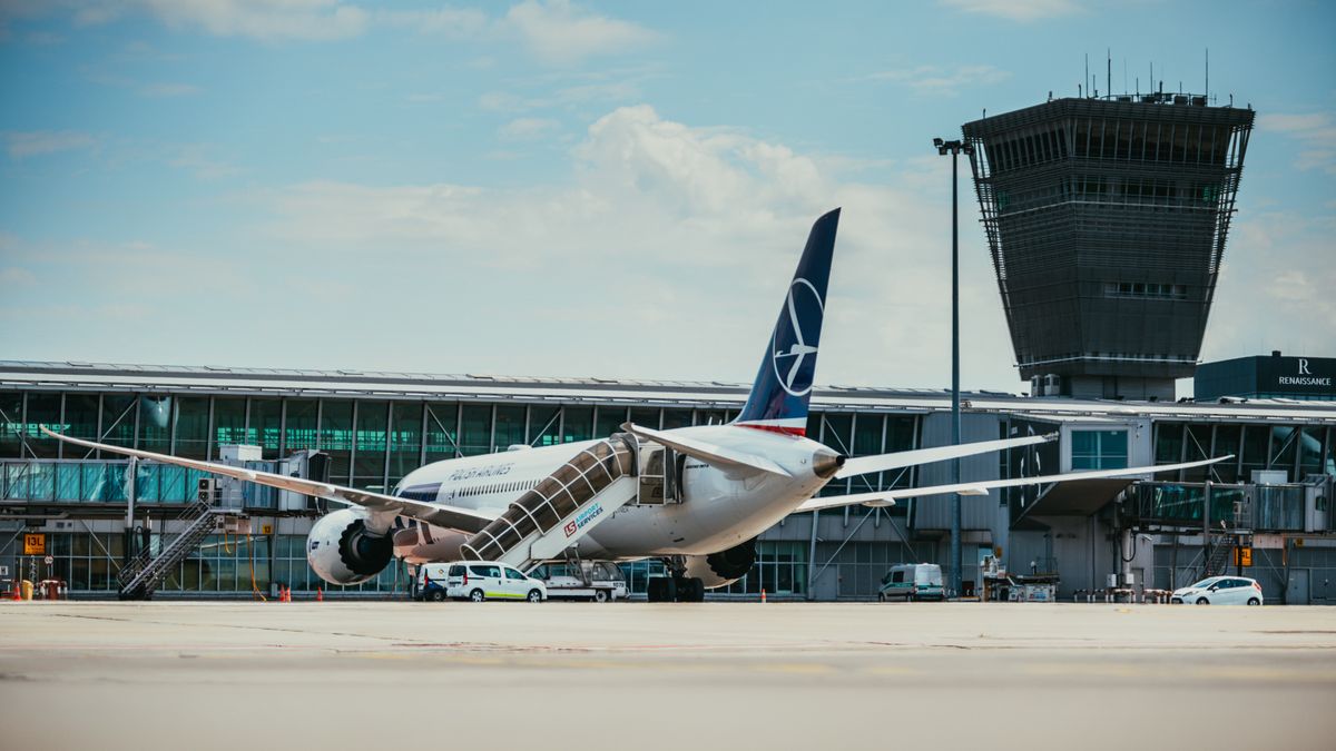 Lotnisko Chopina to obecnie największy port lotniczy w Polsce